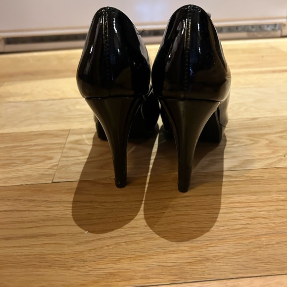 💫K studio 2B BÉBÉ Women’s High heels shiny shoes - Picture 3 of 5